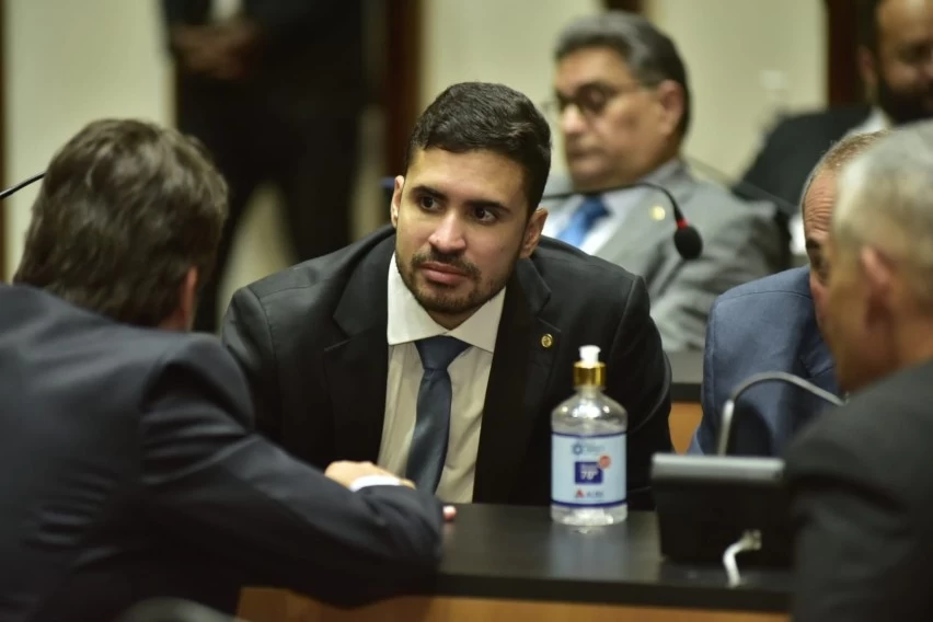 “Servidor paga mais e não vê melhora no atendimento”, diz Jordávio Ramos sobre Planserv