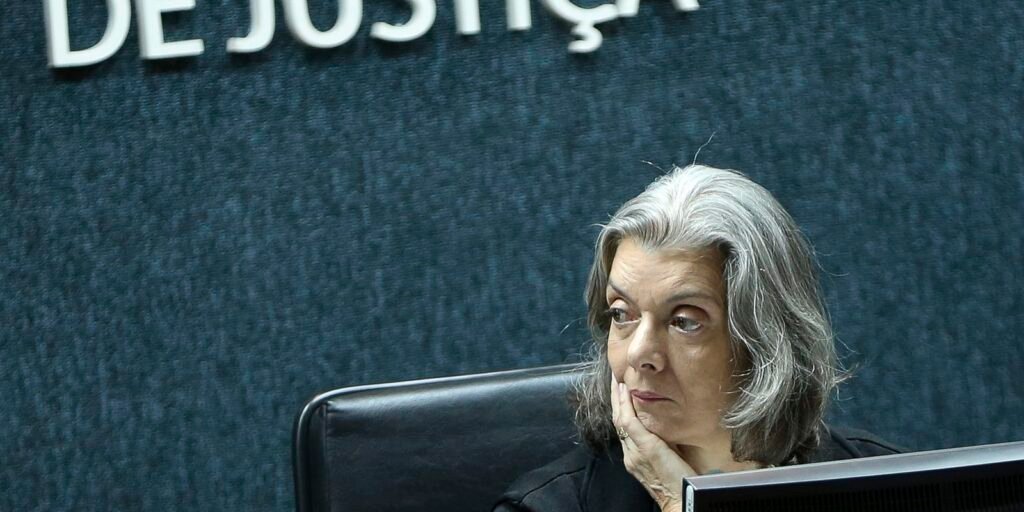 Cármen Lúcia vota por derrubar flexibilização da Lei da Ficha Limpa