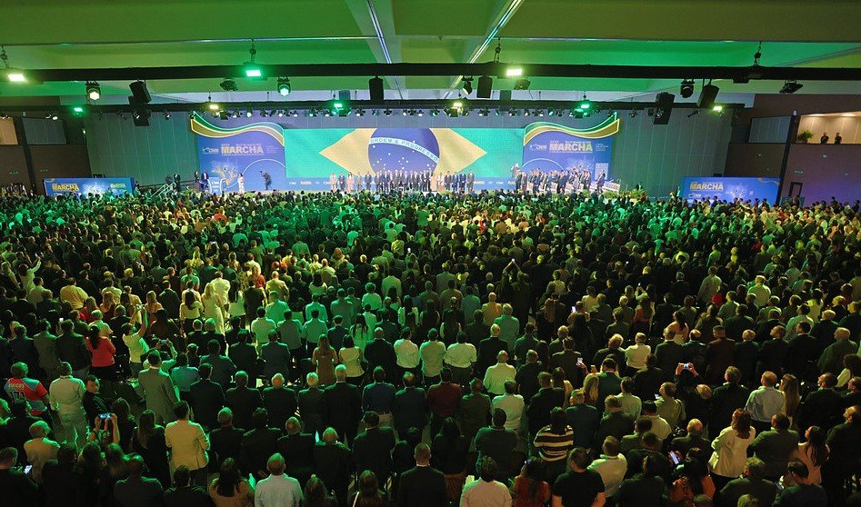 Débora Regis participa da XXVII Marcha em Defesa dos Municípios em Brasília -