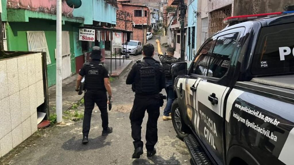 Dez suspeitos são presos em uma única manhã durante operação contra tráfico de drogas em Salvador