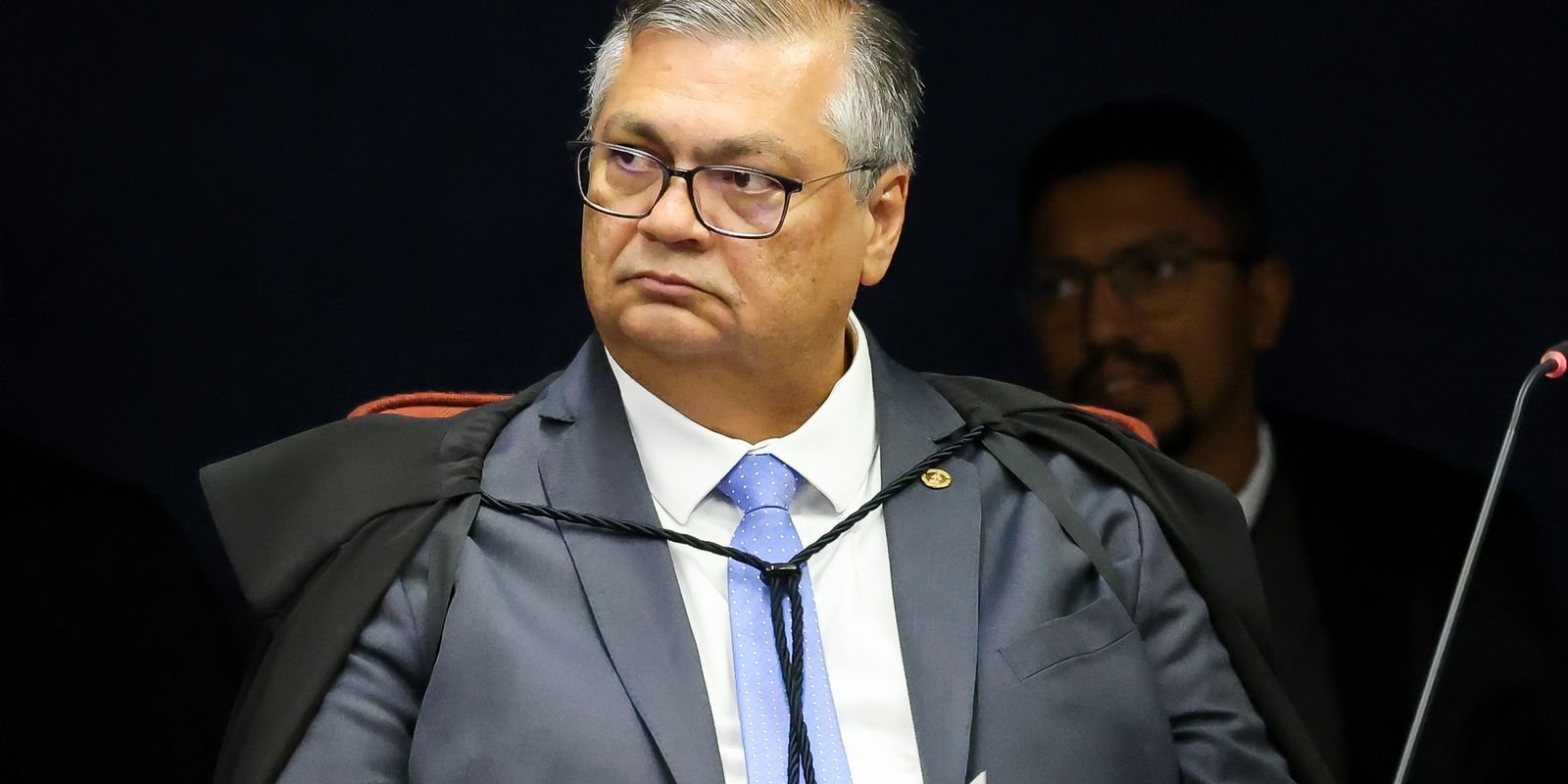 Dino dá 10 dias para governo mostrar plano de combate a incêndios
