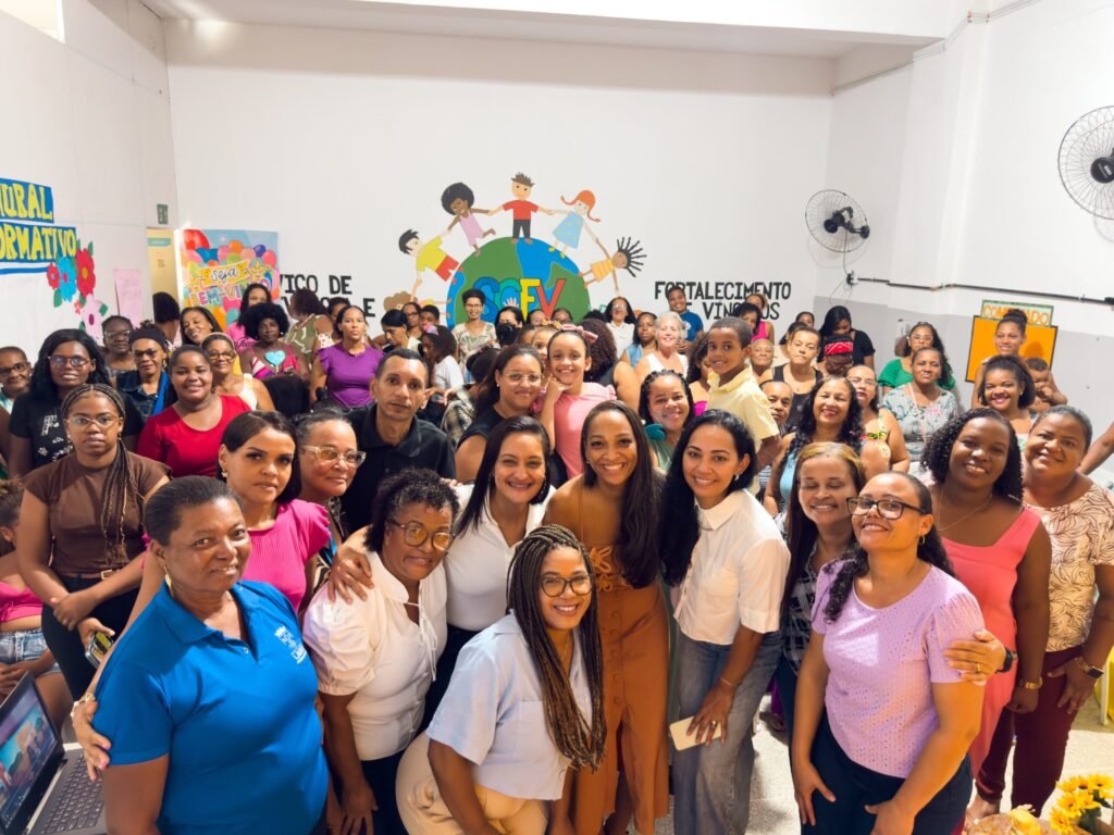Mulheres assistidas pelo CRAS Itinga II recebem homenagem especial pelo Dia das Mães -