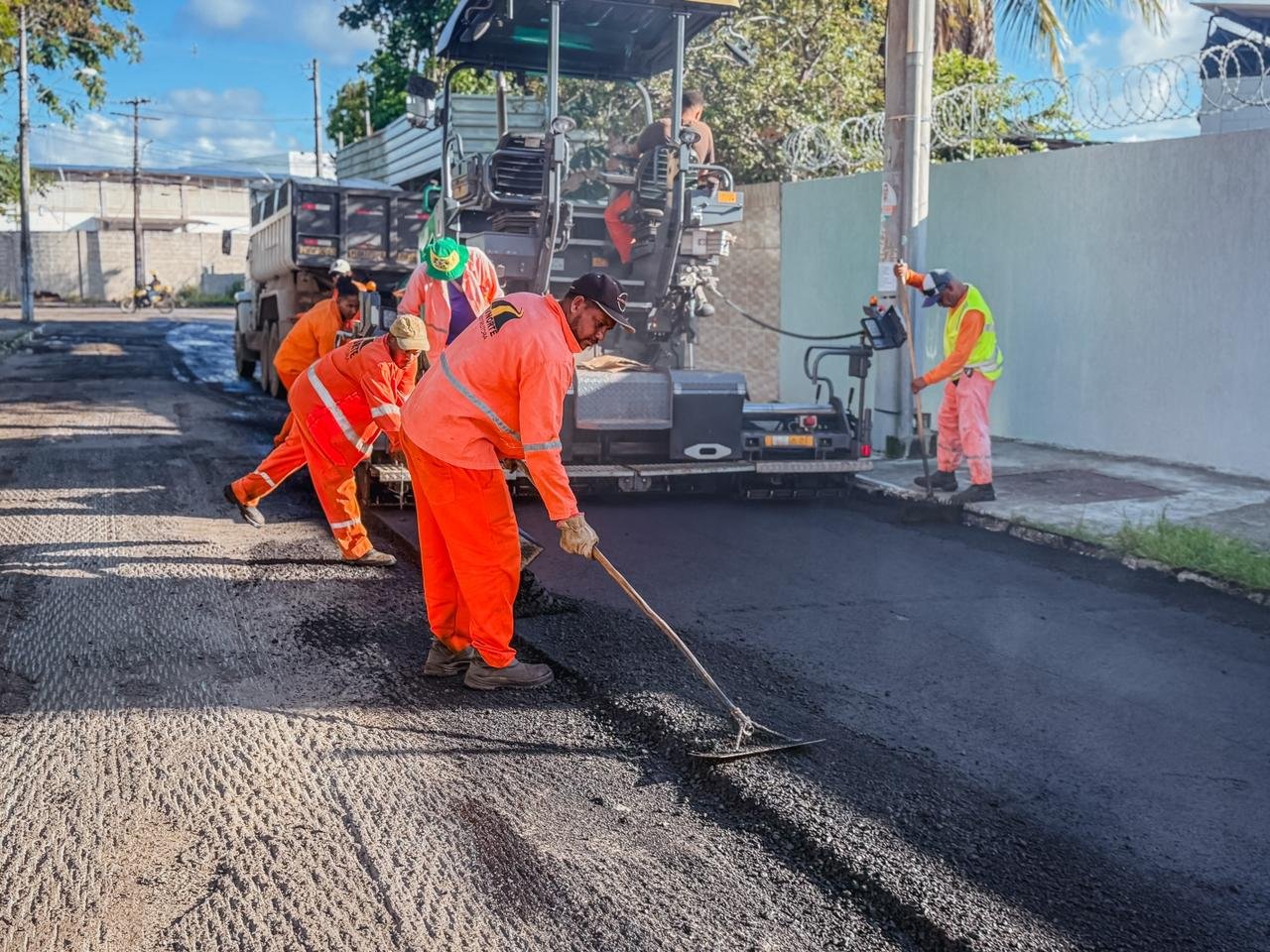 Obras do Pavimenta Lauro seguem em ritmo acelerado no bairro de Vida Nova -