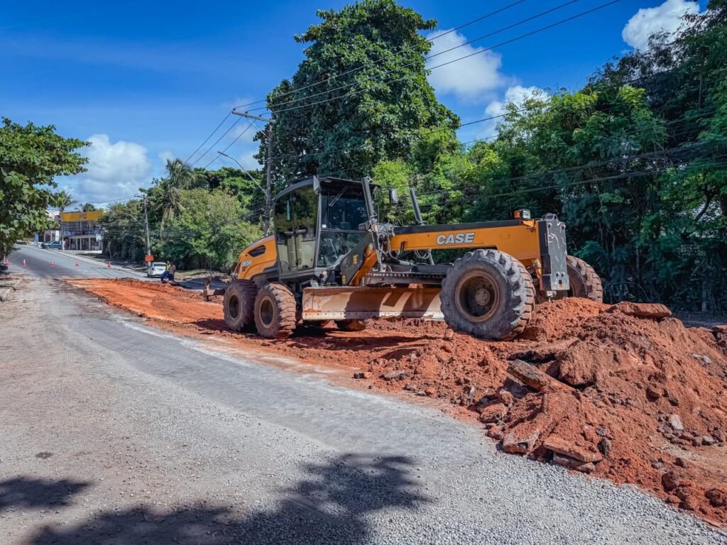 Requalificação da Rua Praia de Tramandaí, em Vilas do Atlântico, avança com novo trecho de reconstrução do solo -