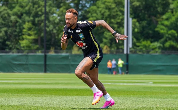 Ancelotti projeta retorno de Neymar contra a Escócia e anima torcida brasileira