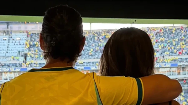 FAMOSOS! Novo casal? Anitta surge colada com bilionário que já foi apontado como affair de Marina Ruy Barbosa
