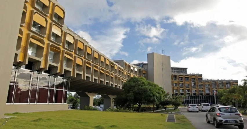 Justiça obriga governo Jerônimo a garantir hemodiálise para paciente com apenas 7% dos rins funcionando