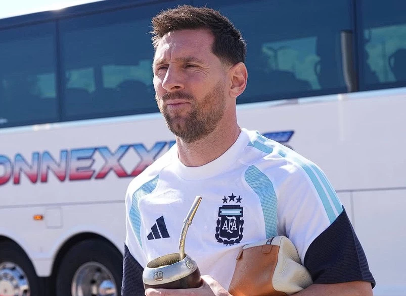 Messi marca três gols e se torna o maior artilheiro da competição