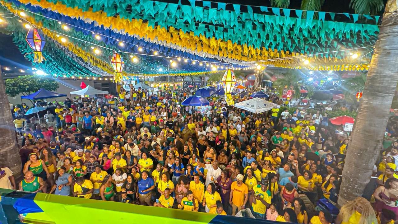 Praça do Caranguejo lota e Esquenta Pedrão une forró, animação e torcida pela Seleção Brasileira -