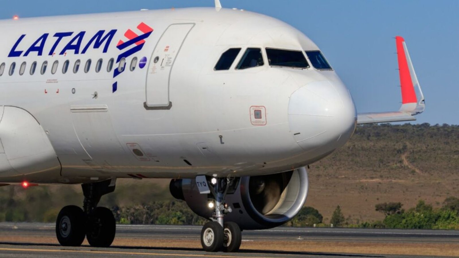 Prefeito é retirado de avião pela PF após impedir decolagem de voo