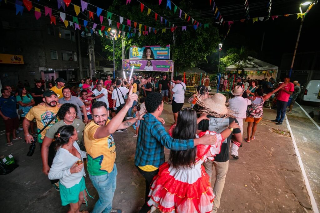 Primeira noite do Esquenta Pedrão 2026 reúne famílias e anima público em Areia Branca -