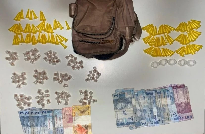 Rondesp BTS apreende dois adolescentes com crack e cocaína no bairro de Macaúbas
