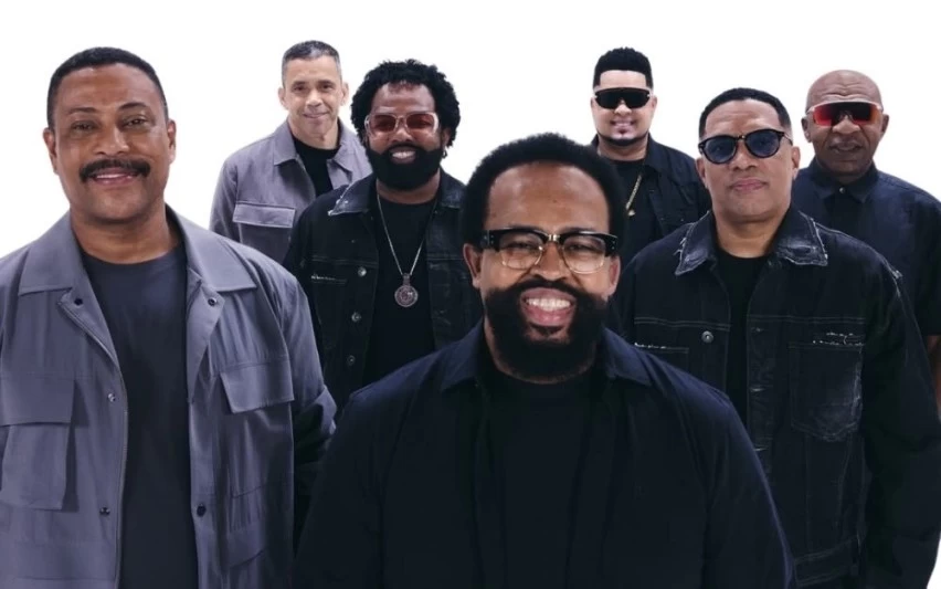 Xande de Pilares e Grupo Revelação se reencontram em Salvador para show da turnê “Tava Escrito”