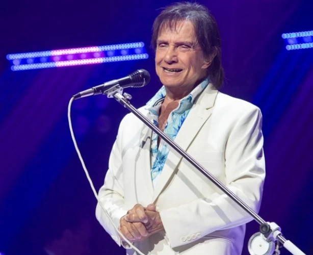 Cantor Roberto Carlos passa por cirurgia de retirada de vesícula