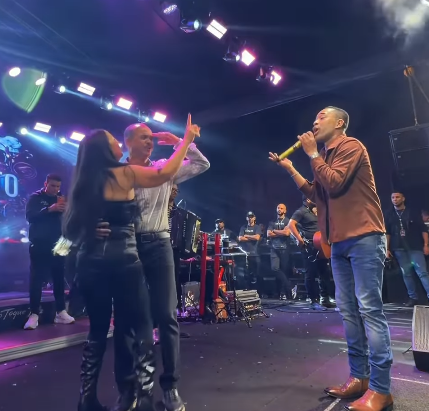Elinaldo Araújo e Ivana Paula sobem ao palco com Toque Dez e celebram encerramento do Pedrão 2026 em Lauro de Freitas -