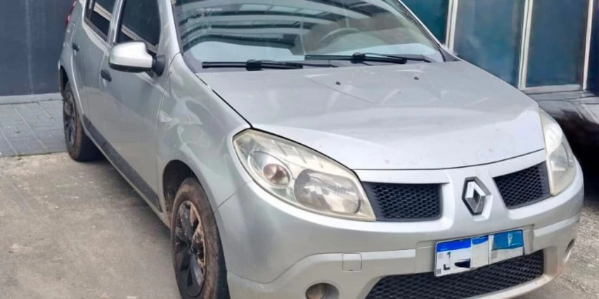 FLAGRANTE! Homem é preso com carro roubado e placa clonada na Via Regional