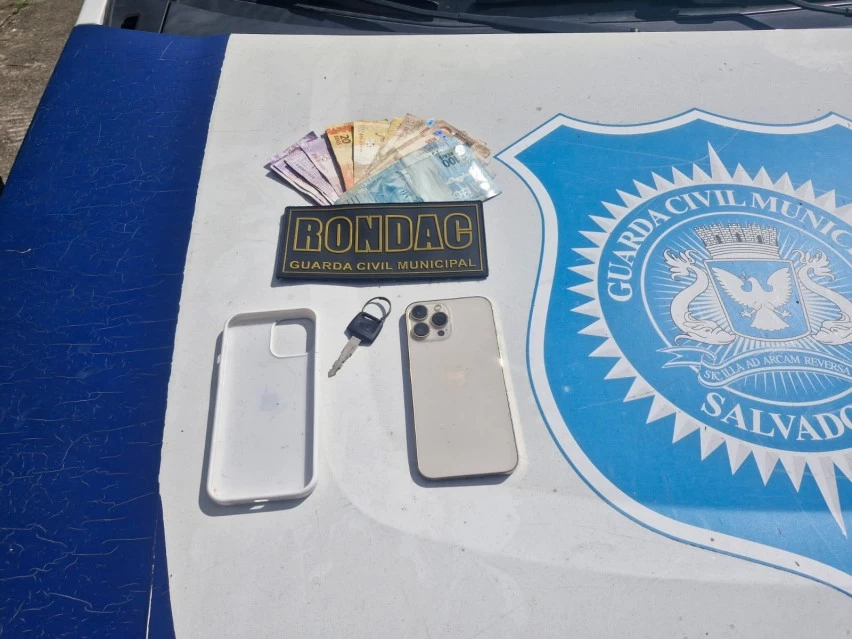 Homem é detido com celular roubado após chamar atenção da Guarda no Rio Sena