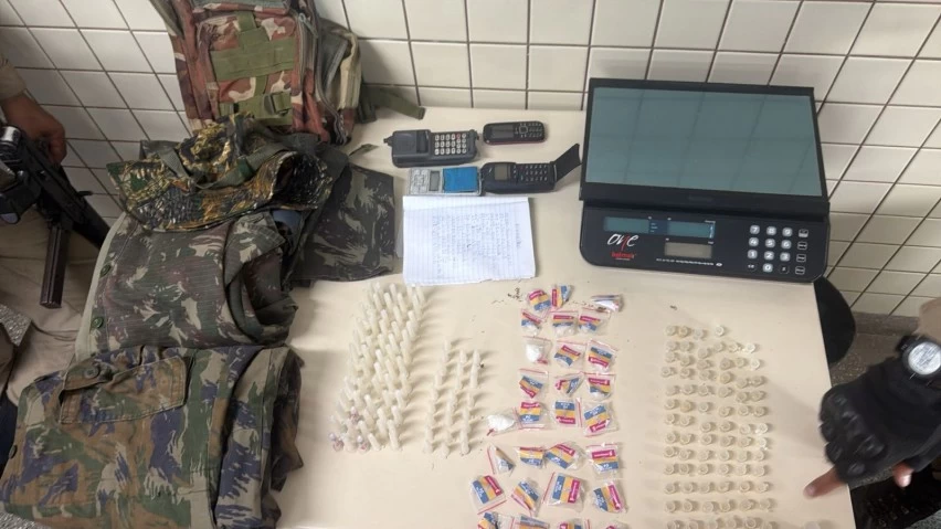 PM prende dupla e apreende drogas após troca de tiros em Arembepe