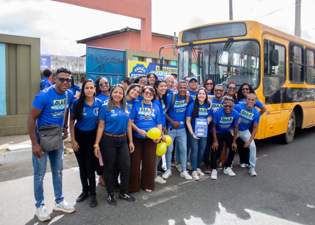 Carreata Evasão Zero mobiliza bairros de Lauro de Freitas a combater o abandono escolar -