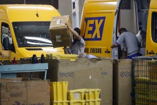 Com rombo nas contas, Correios miram desligamento de 15 mil funcionários