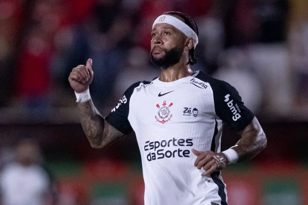 Dívida de R$ 42 milhões pesa e Corinthians encerra negociação com Memphis Depay