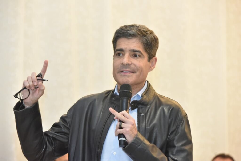 Falha na iluminação de aeroporto impede pouso de ACM Neto e cancela evento em Feira de Santana