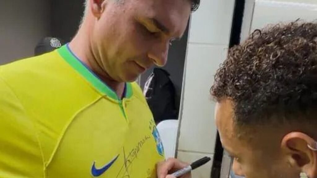 Flávio Bolsonaro tem encontro com Neymar antes do jogo entre Vasco e Santos