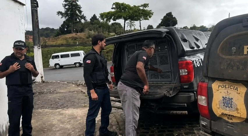 Jovem de 19 anos e mulher de 34 são presos por homicídio em Aurelino Leal