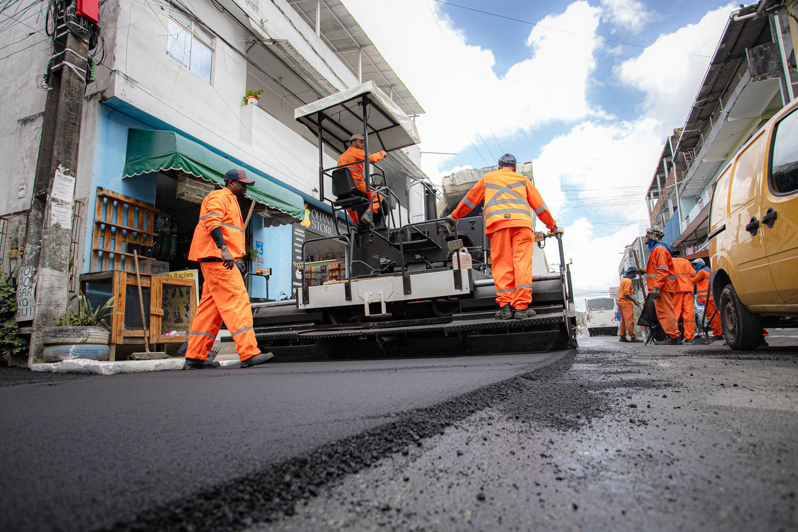 Obras do Pavimenta Lauro transformam as ruas de Vida Nova -