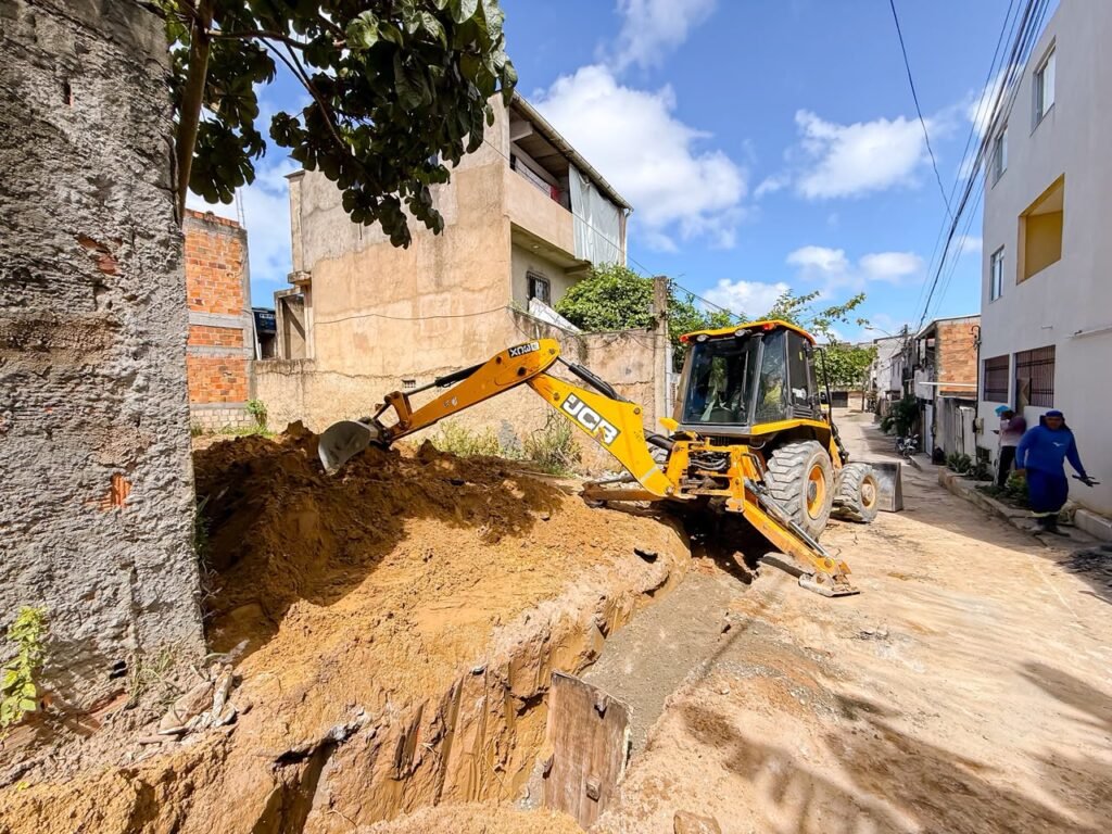 Prefeitura de Lauro de Freitas avança com obras de microdrenagem nos bairros de Vida Nova e Itinga -