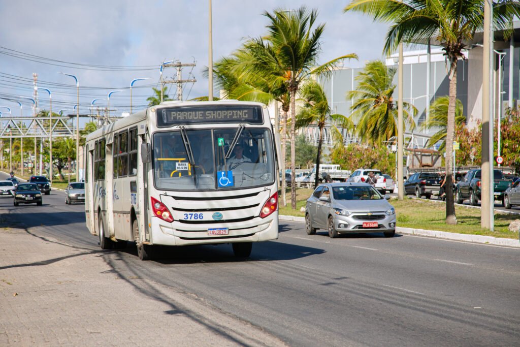 Prefeitura de Lauro de Freitas garante desembarque de mulheres fora dos pontos de ônibus entre 21h e 5h -