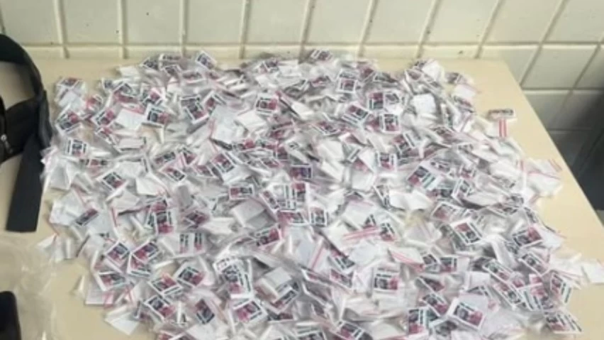 CORRERAM E DEIXARAM PARA TRÁS! PM encontra mochila com cocaína em Pernambués