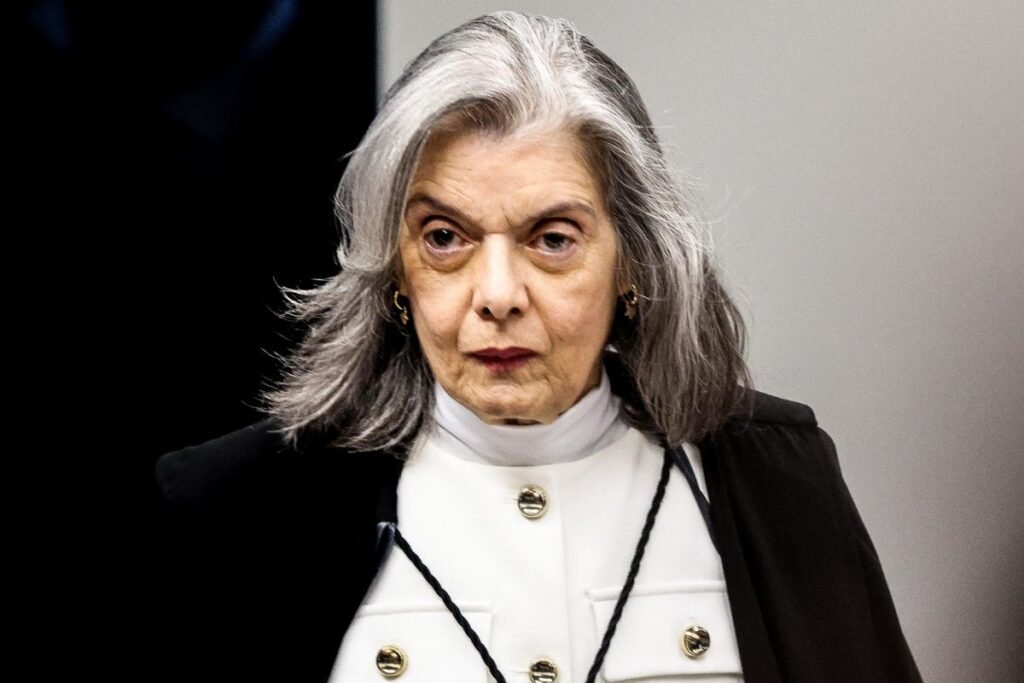 Cármen Lúcia cancela participação na Bienal do Livro em meio à crise no STF