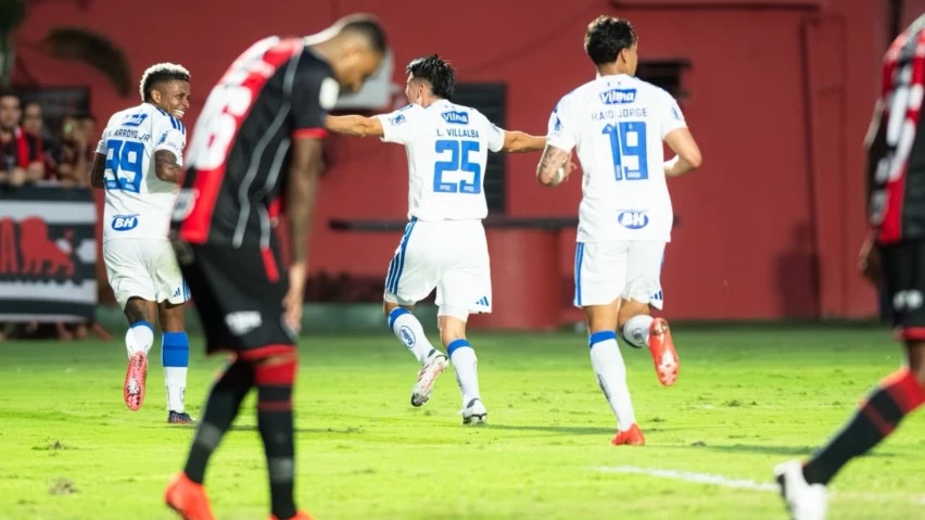 DE VIRADA! Vitória sofre três gols no segundo tempo e perde para o Cruzeiro