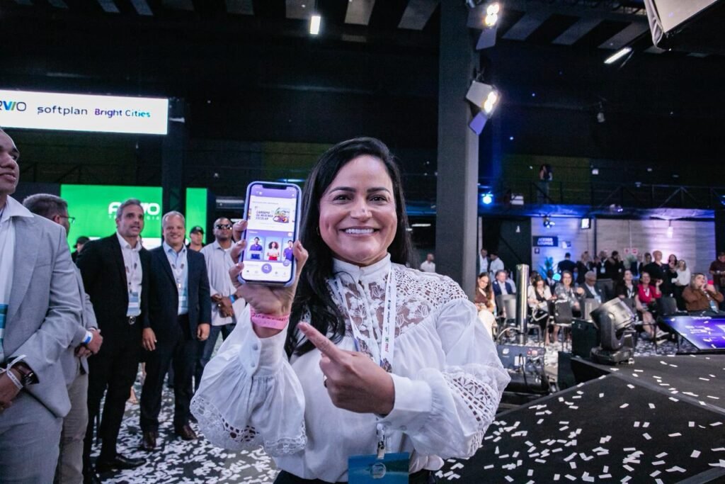  Prefeitura de Lauro de Freitas avança na transformação digital com lançamento do aplicativo Tá na Mão -
