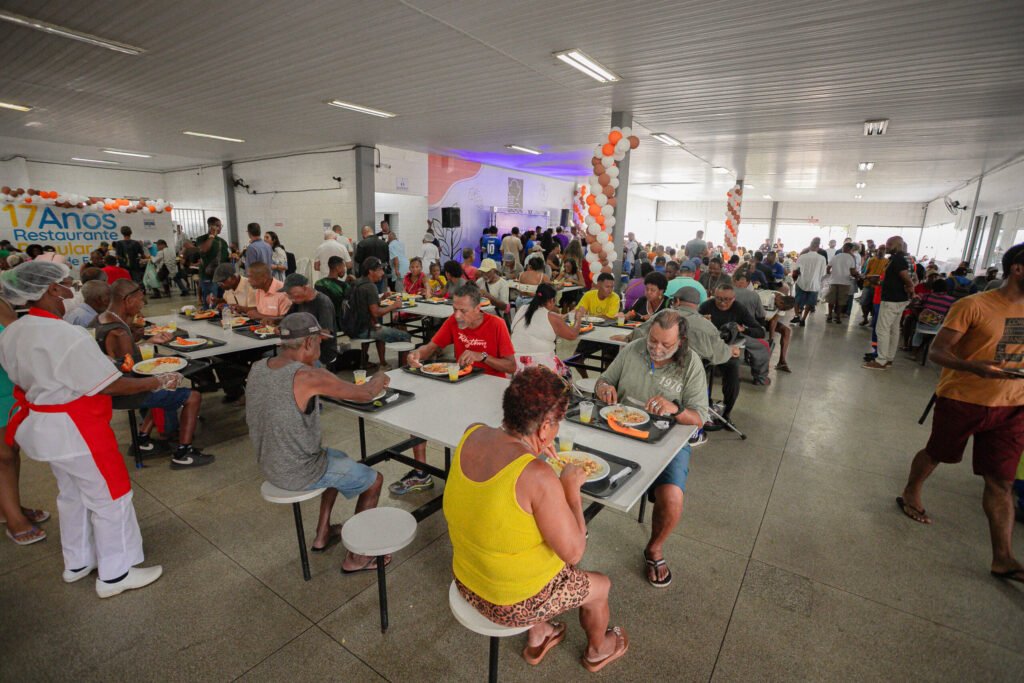 Prefeitura de Lauro de Freitas garante 3 mil refeições gratuitas por dia no Restaurante Popular -