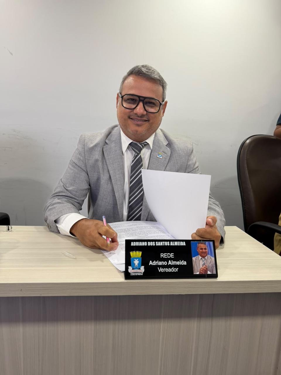 Projeto de Adriano Almeida que garante 30 minutos de gratuidade em estacionamentos é aprovado na Câmara de Lauro de Freitas -