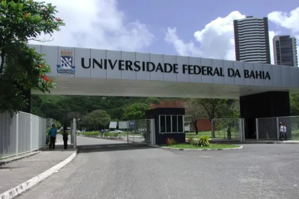 UFBA oferece 139 vagas em concurso com salários de até R$ 5,2 mil; inscrições estão abertas