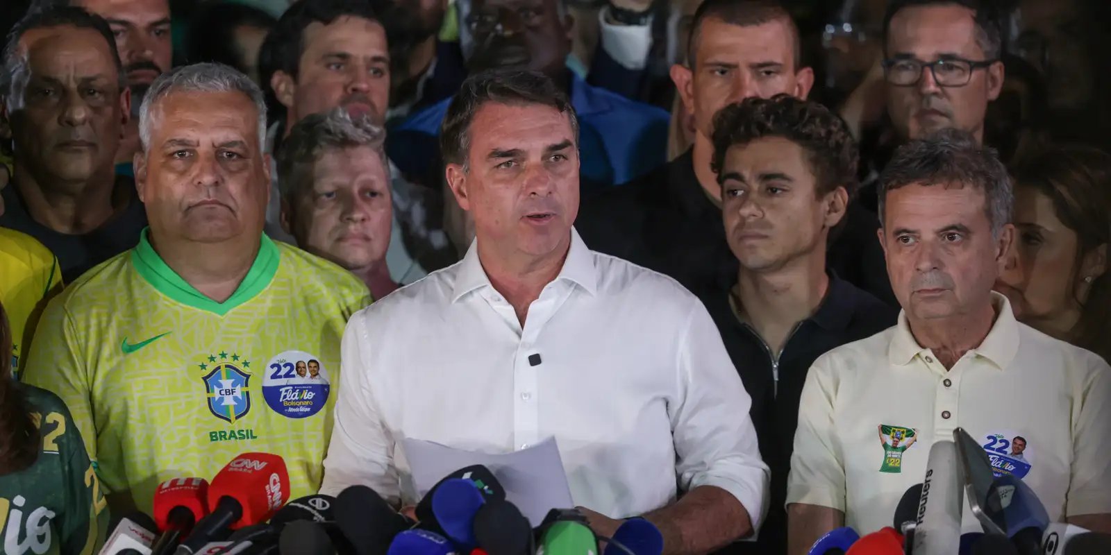 Entenda: investigações contra Flávio continuam no STF após fuga