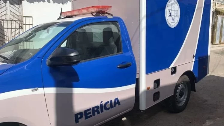 Homem é morto a tiros por homens encapuzados