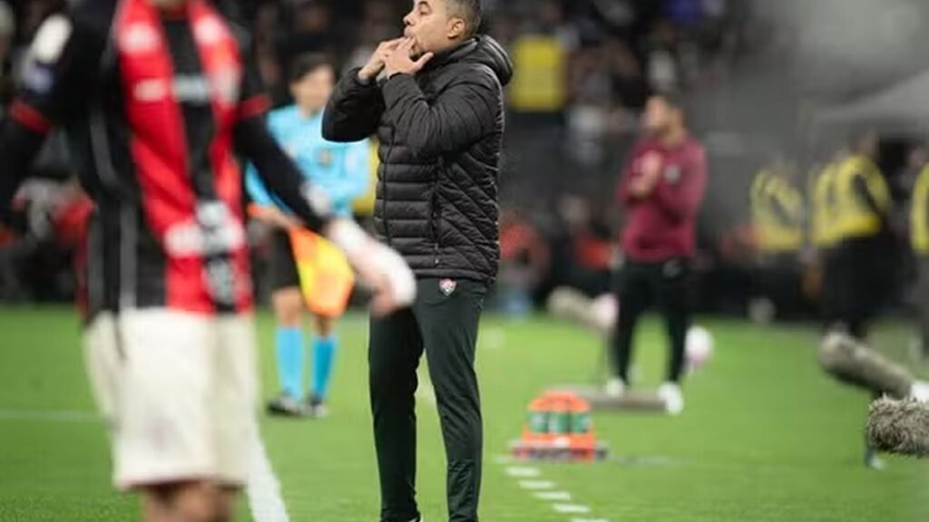 Mesmo sem vencer fora de casa, Jair Ventura valoriza empate contra o Corinthians: “Conseguimos segurá-los”