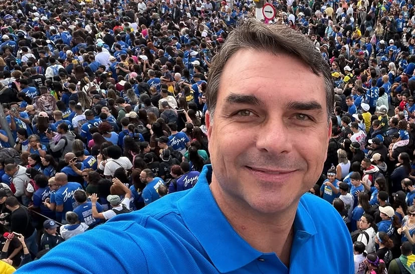 Nordeste lidera crescimento de Flávio Bolsonaro em votos; Bahia registra avanço de 400 mil