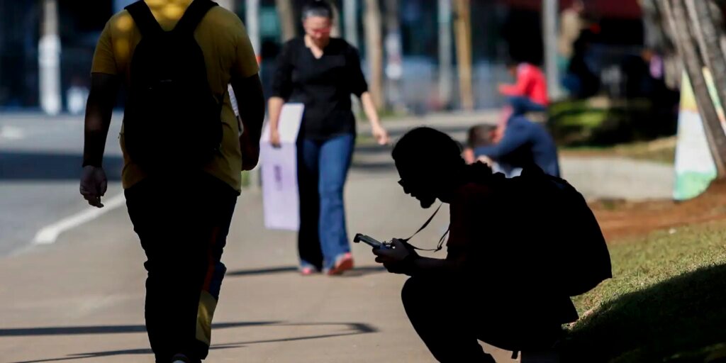 Percentual de jovens nem-nem no Brasil cai para 22,4%, mostra estudo