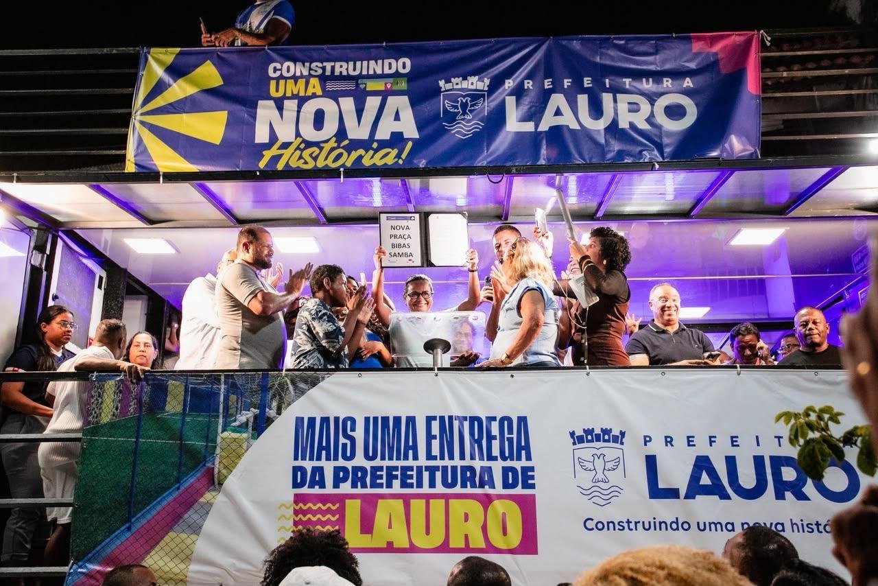 Praça Santa Bárbara ganha nome de Bibas Samba e campo de grama sintética após requalificação -