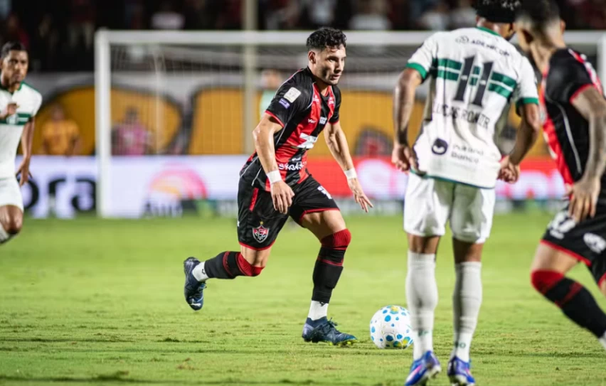 Sem vencer fora há 11 meses, Vitória vê rivais reagirem e aumenta o drama contra o rebaixamento