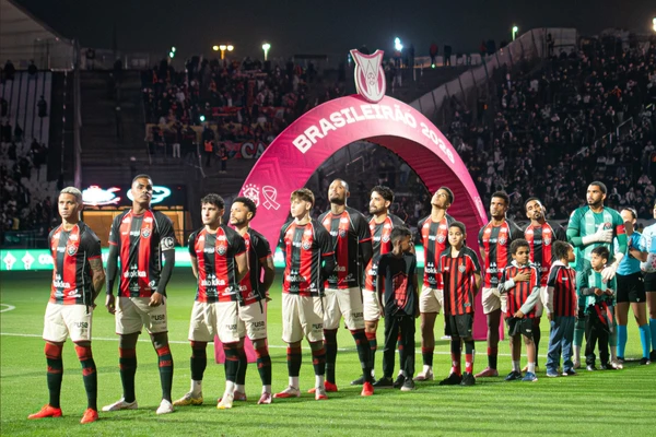 Vitória reduz risco de rebaixamento e mira duas vitórias para chegar aos 43 pontos