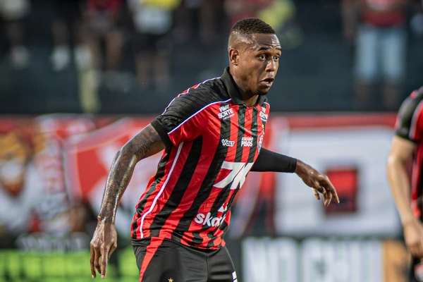 Vitória renova contrato de Dudu até 2028; volante só deve voltar aos gramados em 2027